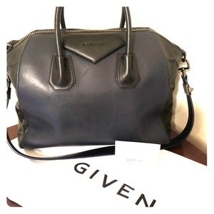 Givenchy medium Antigona in navy with star detail